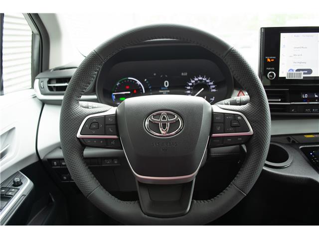 2025 Toyota Sienna XLE 8-Passenger (Stk: MU2390) in London - Image 17 of 27