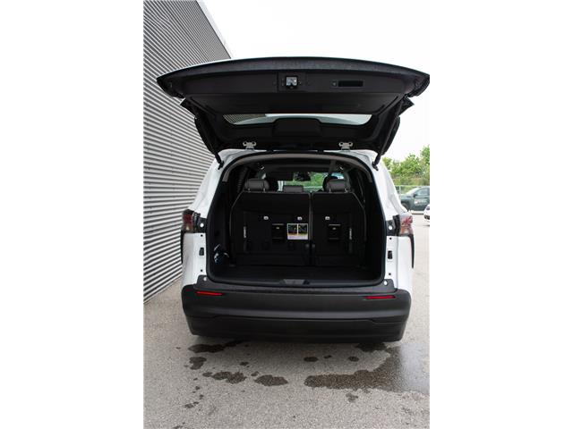 2025 Toyota Sienna XLE 8-Passenger (Stk: MU2390) in London - Image 8 of 27