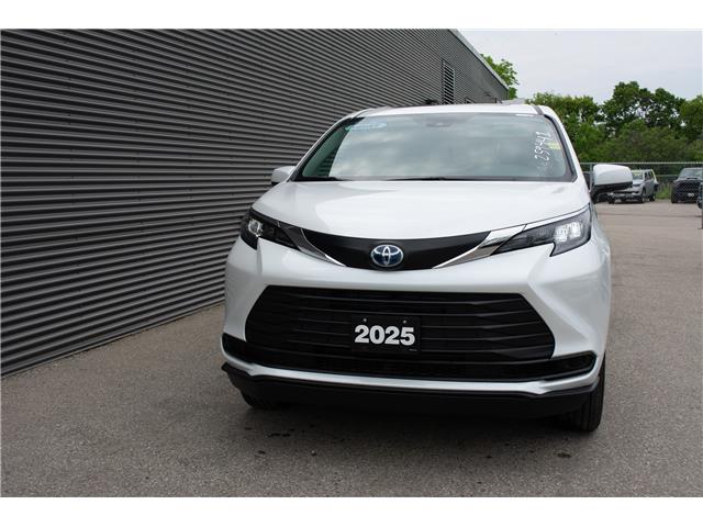 2025 Toyota Sienna XLE 8-Passenger (Stk: MU2390) in London - Image 3 of 27