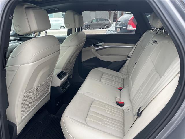 2019 Audi e-tron 55 Technik (Stk: R-19AUEGRA3966) in Calgary - Image 11 of 15