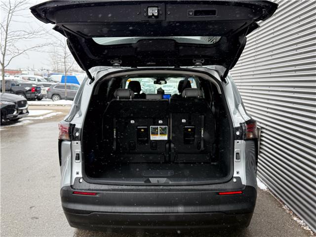 2025 Toyota Sienna XLE 8-Passenger (Stk: MU2389) in London - Image 6 of 25