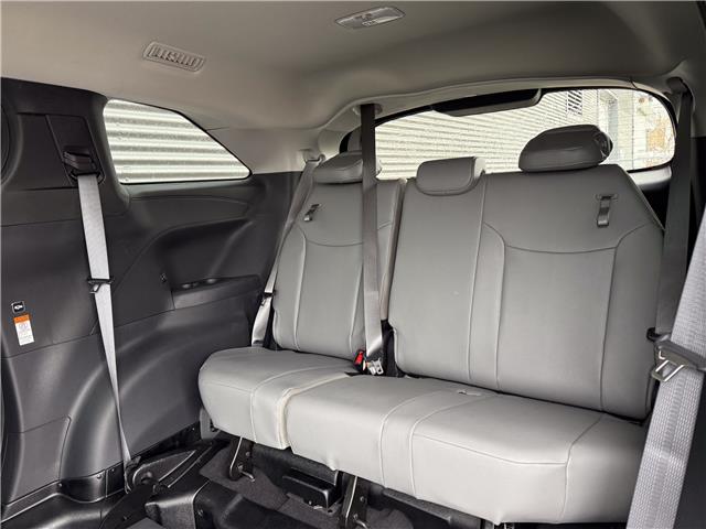 2025 Toyota Sienna XLE 8-Passenger (Stk: MU2389) in London - Image 12 of 25