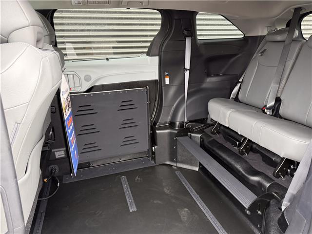 2025 Toyota Sienna XLE 8-Passenger (Stk: MU2389) in London - Image 21 of 25