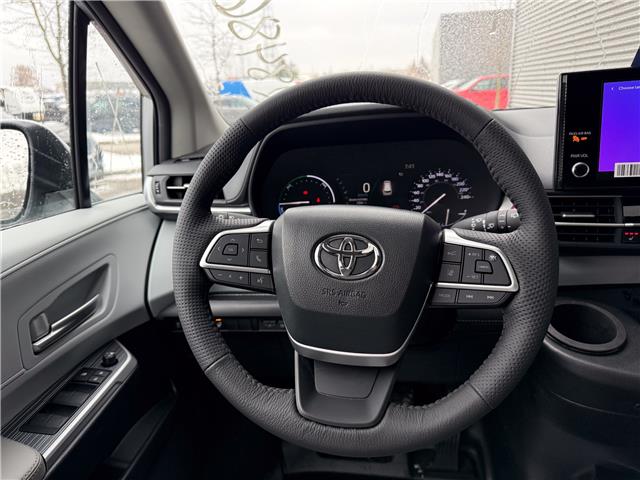 2025 Toyota Sienna XLE 8-Passenger (Stk: MU2389) in London - Image 15 of 25