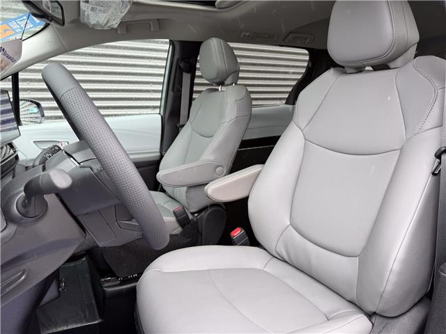 2025 Toyota Sienna XLE 8-Passenger (Stk: MU2389) in London - Image 8 of 25