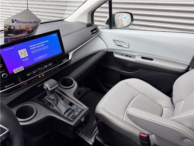 2025 Toyota Sienna XLE 8-Passenger (Stk: MU2389) in London - Image 19 of 25