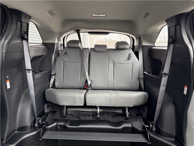 2025 Toyota Sienna XLE 8-Passenger (Stk: MU2389) in London - Image 13 of 25