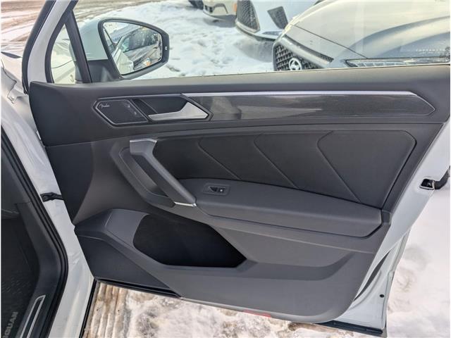 2018 Volkswagen Tiguan Highline (Stk: S-2215A) in Calgary - Image 10 of 27