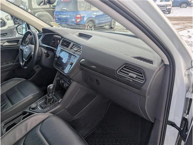 2018 Volkswagen Tiguan Highline (Stk: S-2215A) in Calgary - Image 11 of 27