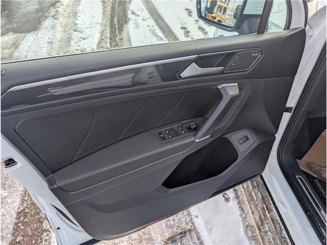 2018 Volkswagen Tiguan Highline (Stk: S-2215A) in Calgary - Image 20 of 27