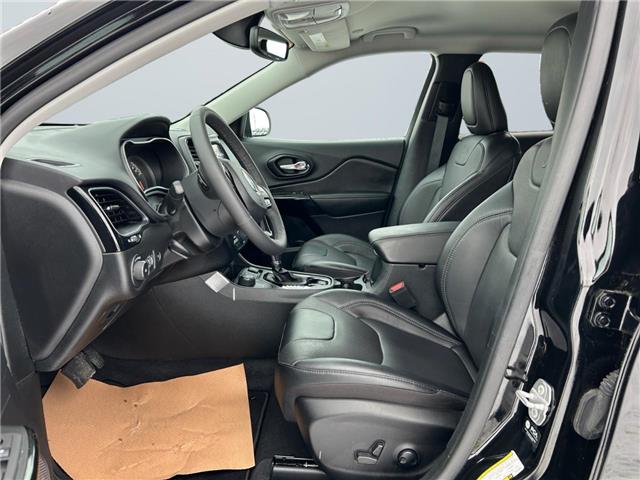 2023 Jeep Cherokee Altitude (Stk: 361698) in AIRDRIE - Image 9 of 15