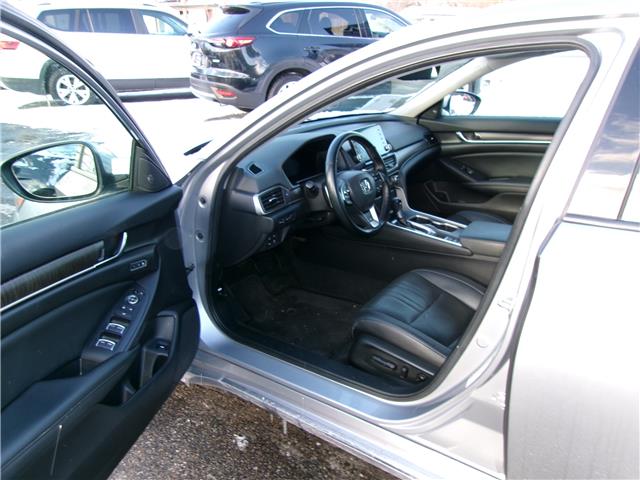 2019 Honda Accord Touring 1.5T in Kitchener - Image 11 of 27