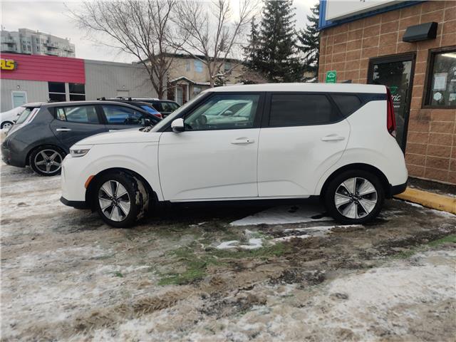 2020 Kia Soul EV EV Limited (Stk: R-20KISWHI5884) in Calgary - Image 2 of 17