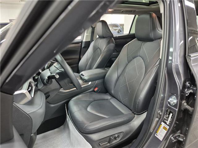 2025 Toyota Highlander Hybrid Limited (Stk: 10114870) in Markham - Image 11 of 36
