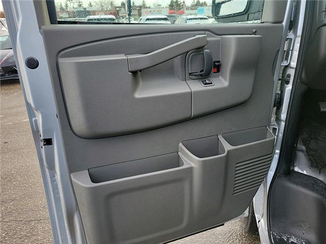2025 GMC Savana 3500 Work Van (Stk: 1255574) in Newmarket - Image 10 of 22