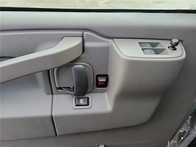 2025 GMC Savana 3500 Work Van (Stk: 1255574) in Newmarket - Image 11 of 22