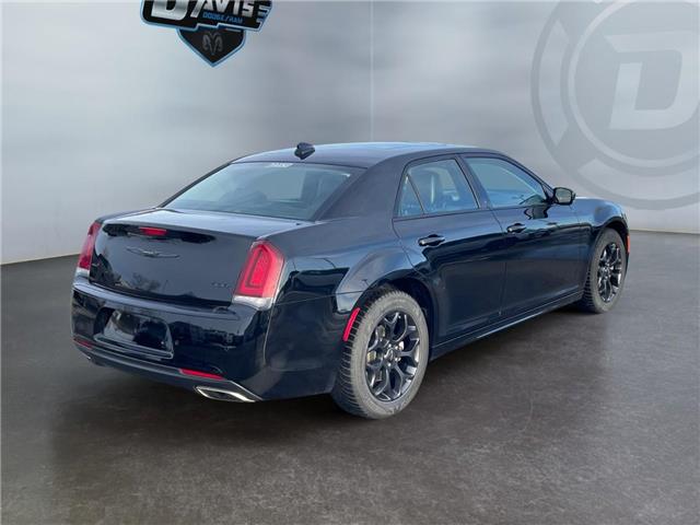 2023 Chrysler 300 Touring-L (Stk: 30384) in Fort Macleod - Image 5 of 26