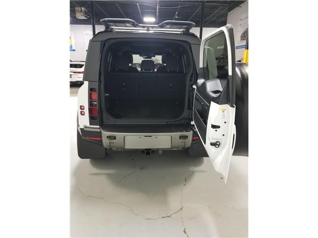 2022 Land Rover Defender X-Dynamic SE (Stk: W4942) in Mississauga - Image 9 of 26