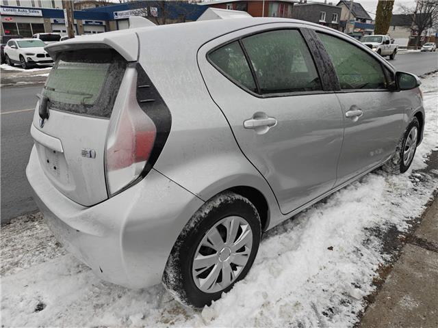 2016 Toyota Prius C Base in Ottawa - Image 7 of 22