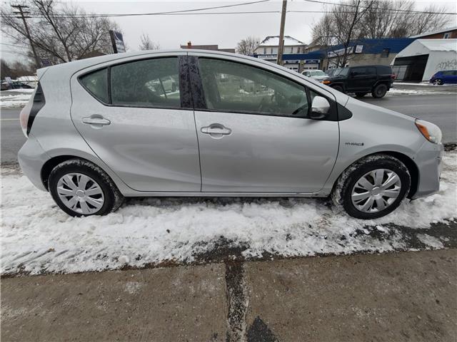 2016 Toyota Prius C Base in Ottawa - Image 8 of 22