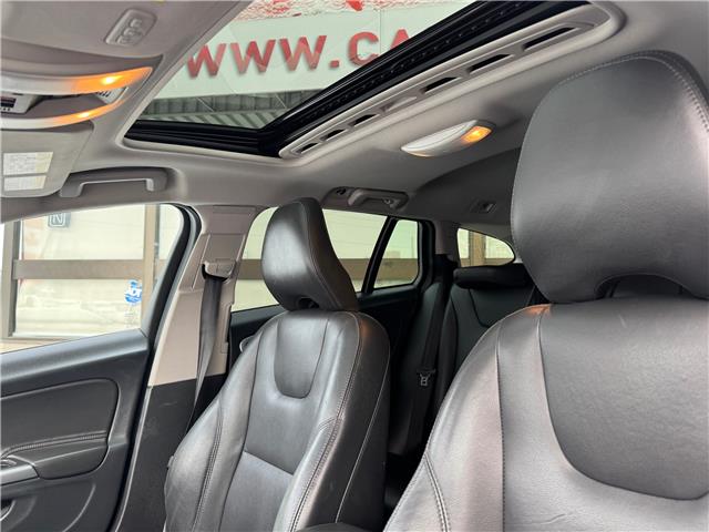 2018 Volvo V60 Cross Country T5 Premier (Stk: 2511620) in Waterloo - Image 11 of 21 2018 Volvo V60 Cross Country T5 Premier (Stk: 2511620) in Waterloo - Image 11 of 21
