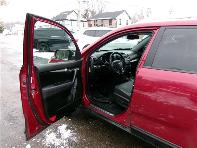 2013 Kia Sorento EX V6 in Kitchener - Image 9 of 23