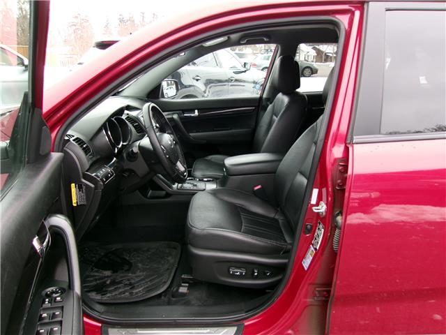 2013 Kia Sorento EX V6 in Kitchener - Image 10 of 23