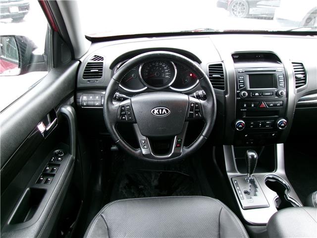 2013 Kia Sorento EX V6 in Kitchener - Image 12 of 23
