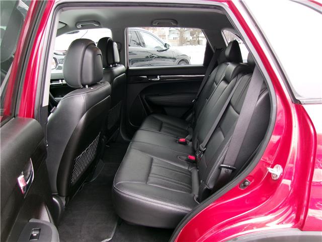 2013 Kia Sorento EX V6 in Kitchener - Image 14 of 23