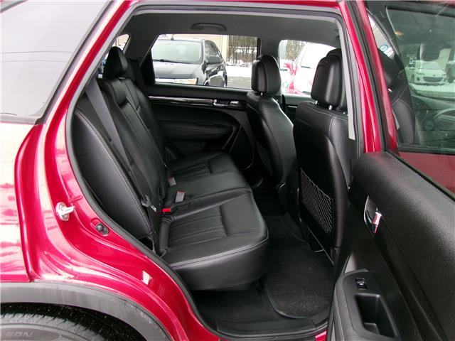 2013 Kia Sorento EX V6 in Kitchener - Image 18 of 23