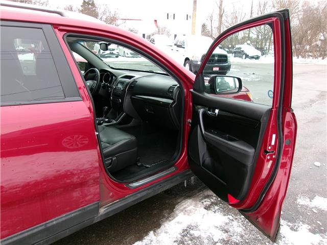 2013 Kia Sorento EX V6 in Kitchener - Image 19 of 23
