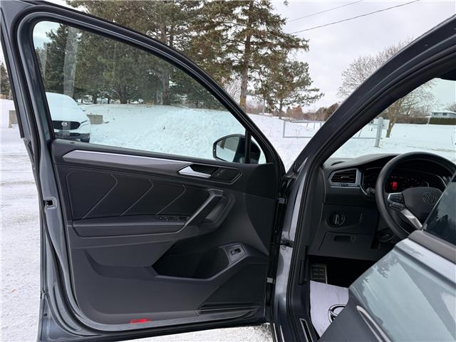 2023 Volkswagen Tiguan Comfortline R-Line Black (Stk: 16093) in Newmarket - Image 2 of 50