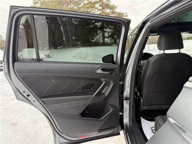 2023 Volkswagen Tiguan Comfortline R-Line Black (Stk: 16093) in Newmarket - Image 32 of 50