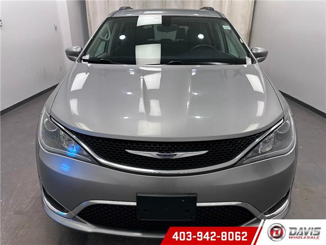 2017 Chrysler Pacifica Touring-L (Stk: 15111) in Lethbridge - Image 2 of 23