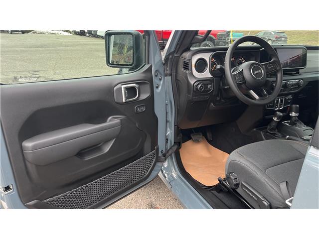 2026 Jeep Wrangler Sport (Stk: TT030) in Kamloops - Image 9 of 21