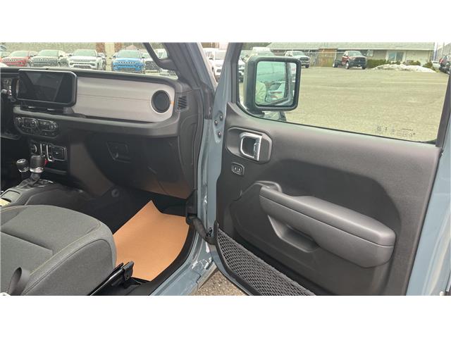 2026 Jeep Wrangler Sport (Stk: TT030) in Kamloops - Image 10 of 21
