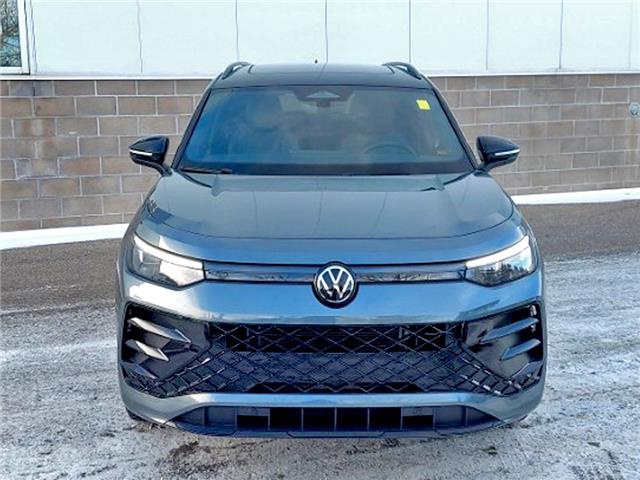 2026 Volkswagen Tiguan Comfortline R-Line Black Edition (Stk: 260100) in Regina - Image 2 of 38