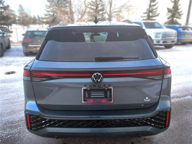 2026 Volkswagen Tiguan Comfortline R-Line Black Edition (Stk: 260100) in Regina - Image 12 of 38