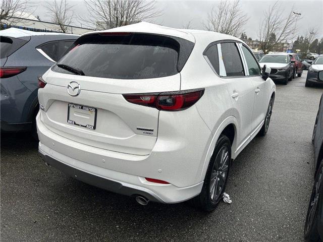 2025 Mazda CX-5 Signature (Stk: 783687) in Surrey - Image 3 of 5