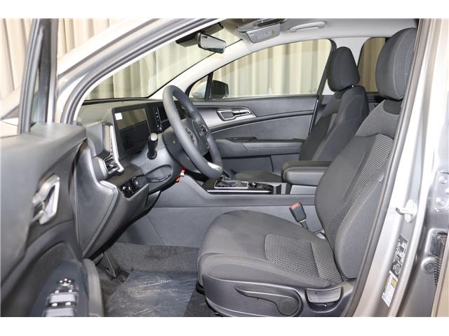 2025 Kia Sportage LX (Stk: 25928C) in Edmonton - Image 8 of 18