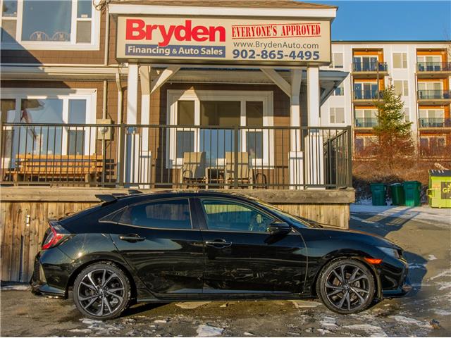 2018 Honda Civic Sport Touring (Stk: 305738) in Lower Sackville - Image 2 of 26