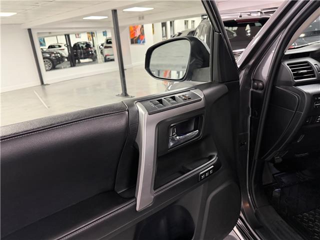 2017 Toyota 4Runner SR5 (Stk: A9158) in Saint-Eustache - Image 9 of 27