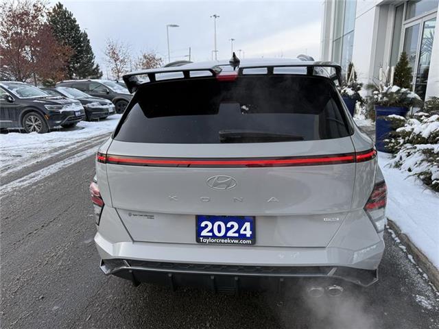 2024 Hyundai Kona 1.6T N Line Ultimate w/Two-Tone Roof (Stk: T5252A) in Orleans - Image 5 of 15