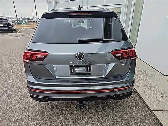 2023 Volkswagen Tiguan Comfortline R-Line Black (Stk: 26196B) in Lethbridge - Image 4 of 28