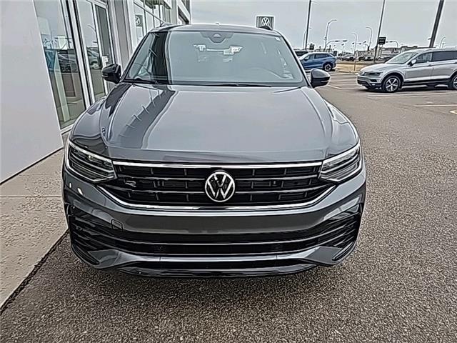 2023 Volkswagen Tiguan Comfortline R-Line Black (Stk: 26196B) in Lethbridge - Image 7 of 28