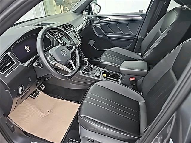 2023 Volkswagen Tiguan Comfortline R-Line Black (Stk: 26196B) in Lethbridge - Image 10 of 28