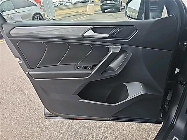 2023 Volkswagen Tiguan Comfortline R-Line Black (Stk: 26196B) in Lethbridge - Image 19 of 28