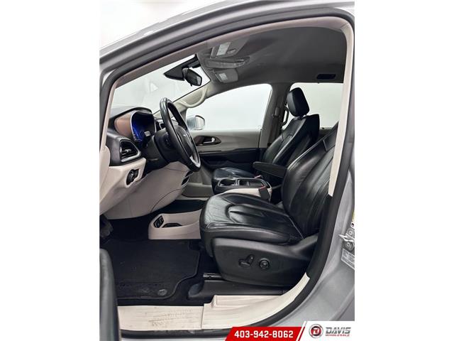 2017 Chrysler Pacifica Touring-L (Stk: 15111) in Lethbridge - Image 7 of 23