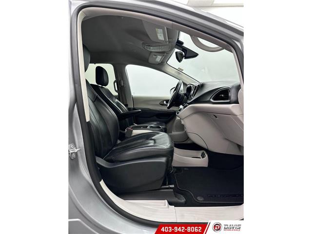 2017 Chrysler Pacifica Touring-L (Stk: 15111) in Lethbridge - Image 13 of 23