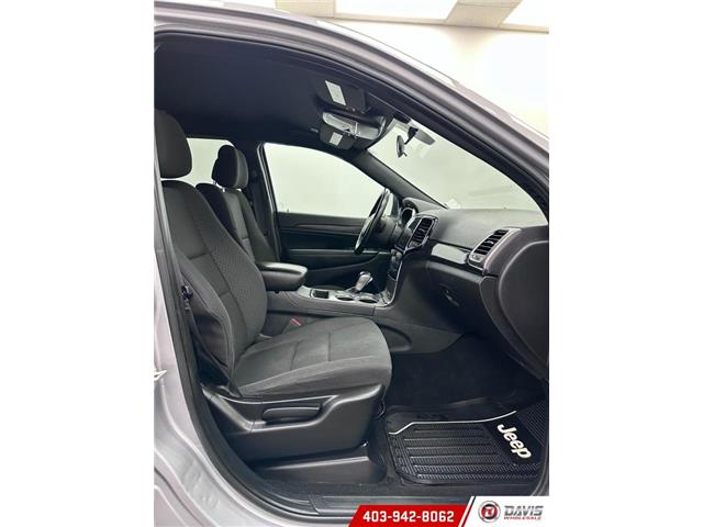 2020 Jeep Grand Cherokee Laredo (Stk: 14903) in Lethbridge - Image 11 of 20 2020 Jeep Grand Cherokee Laredo (Stk: 14903) in Lethbridge - Image 11 of 20